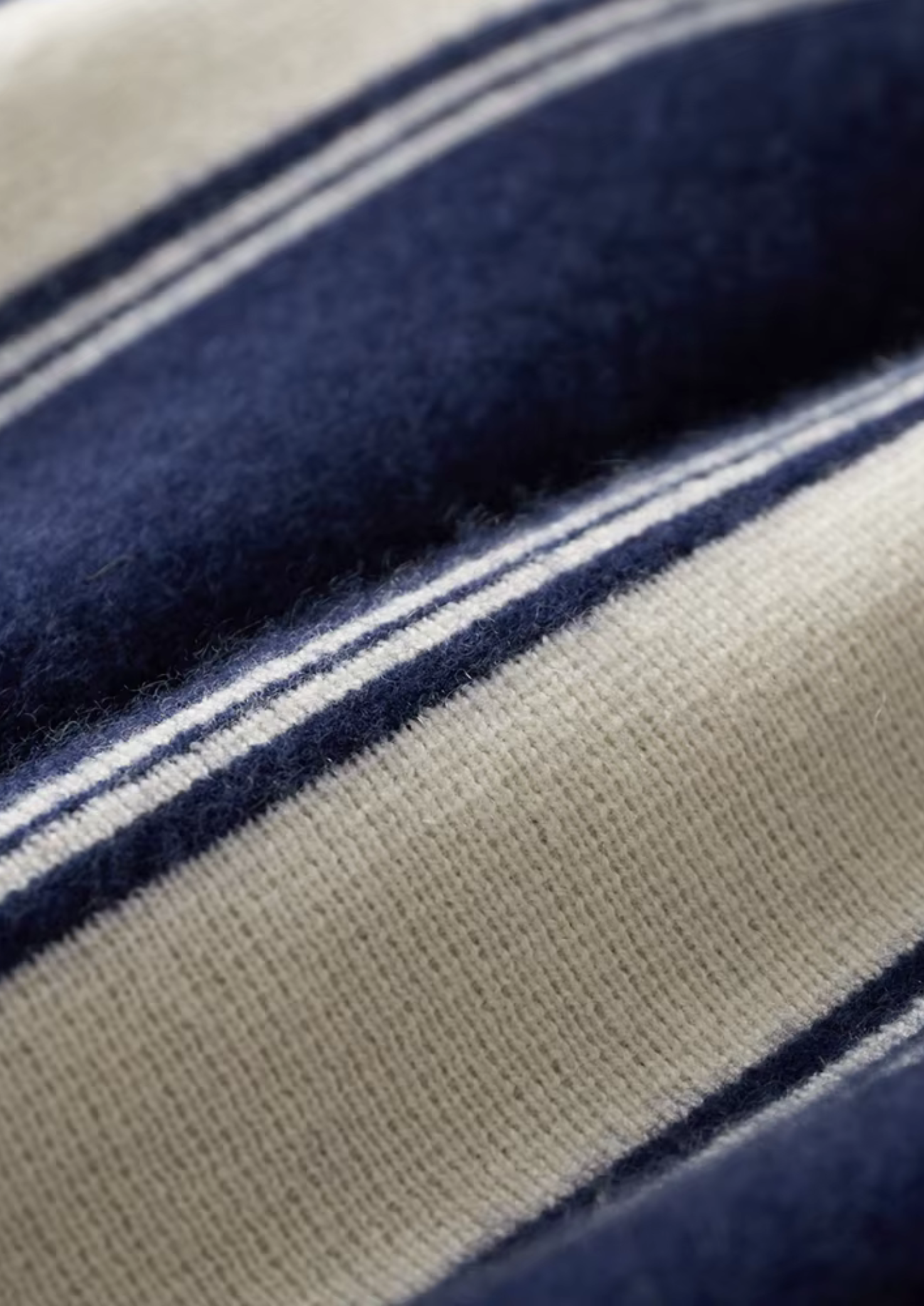 Conjunto Damien em Lã Merino Extrafina Pura Azul-Marinho