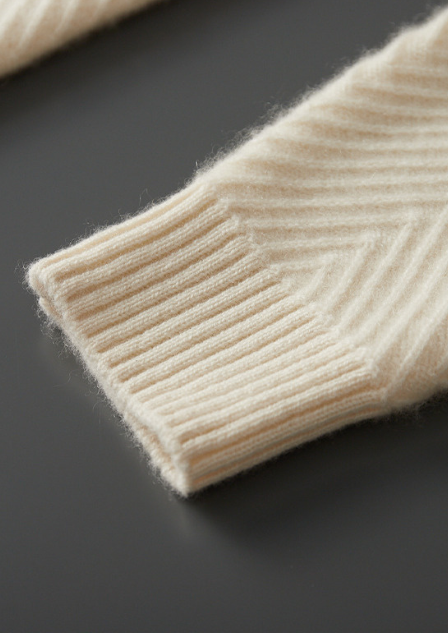 Suéter Gola Careca Cashmere Puro Espinha-de-Peixe Marfim