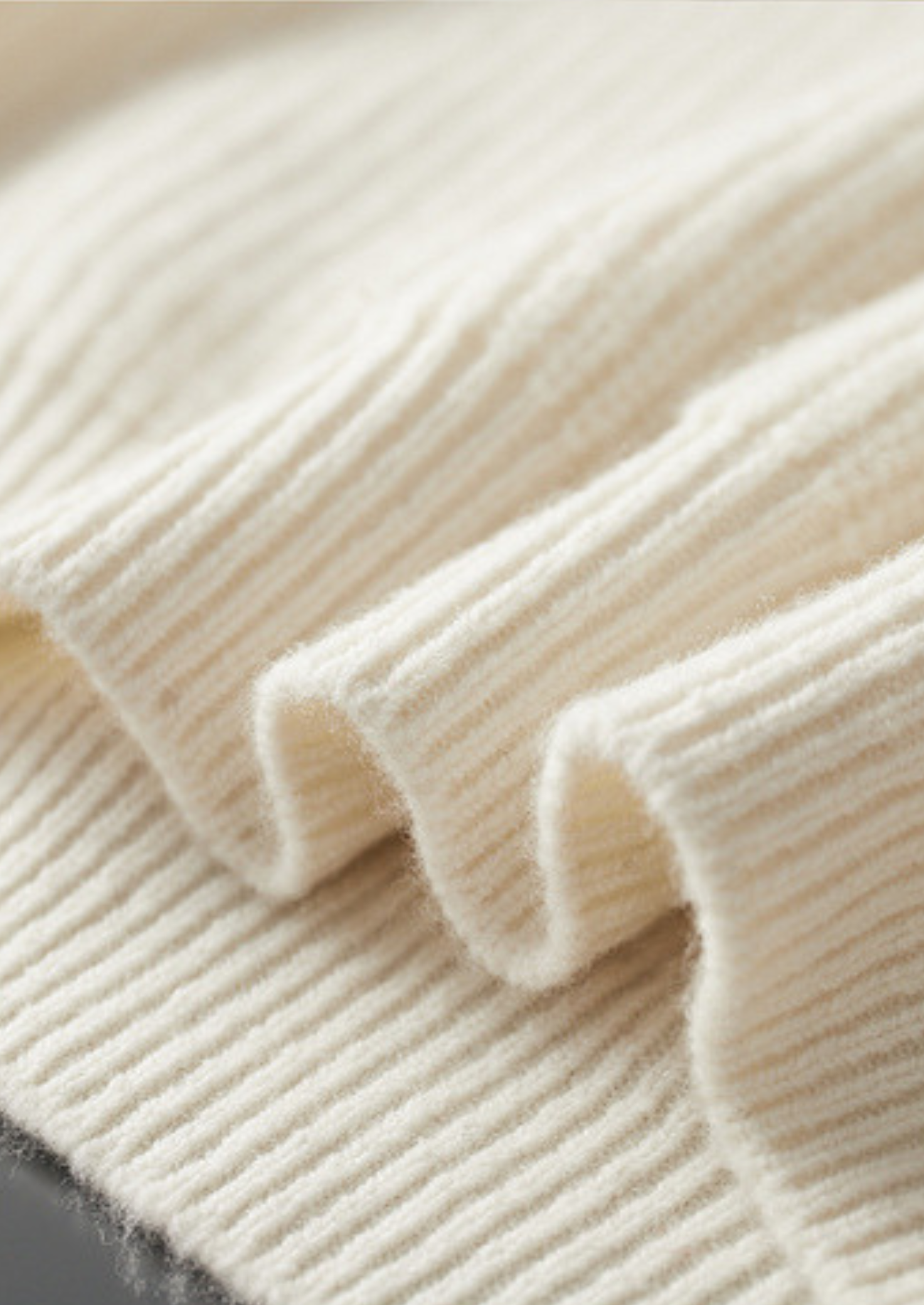 Suéter Gola Careca Raglan Canelado em Lã Merino Extrafina