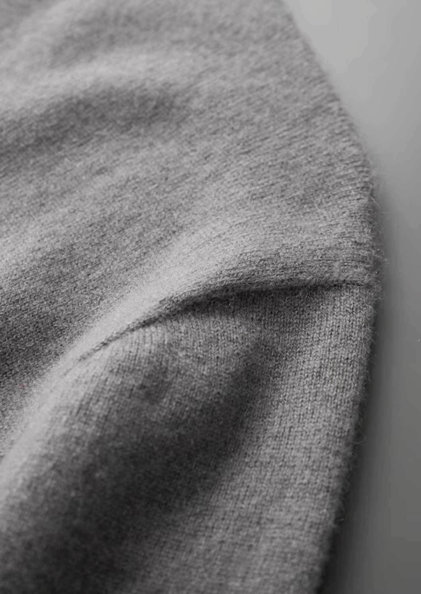 Camiseta Gola Alta em Cashmere Premium