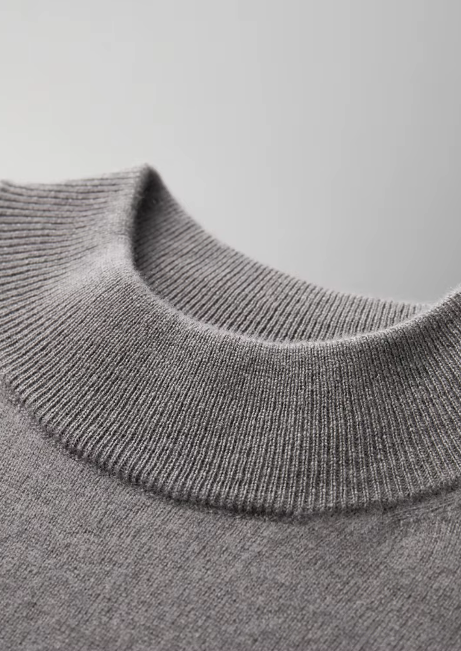 Camiseta Gola Alta em Cashmere Premium
