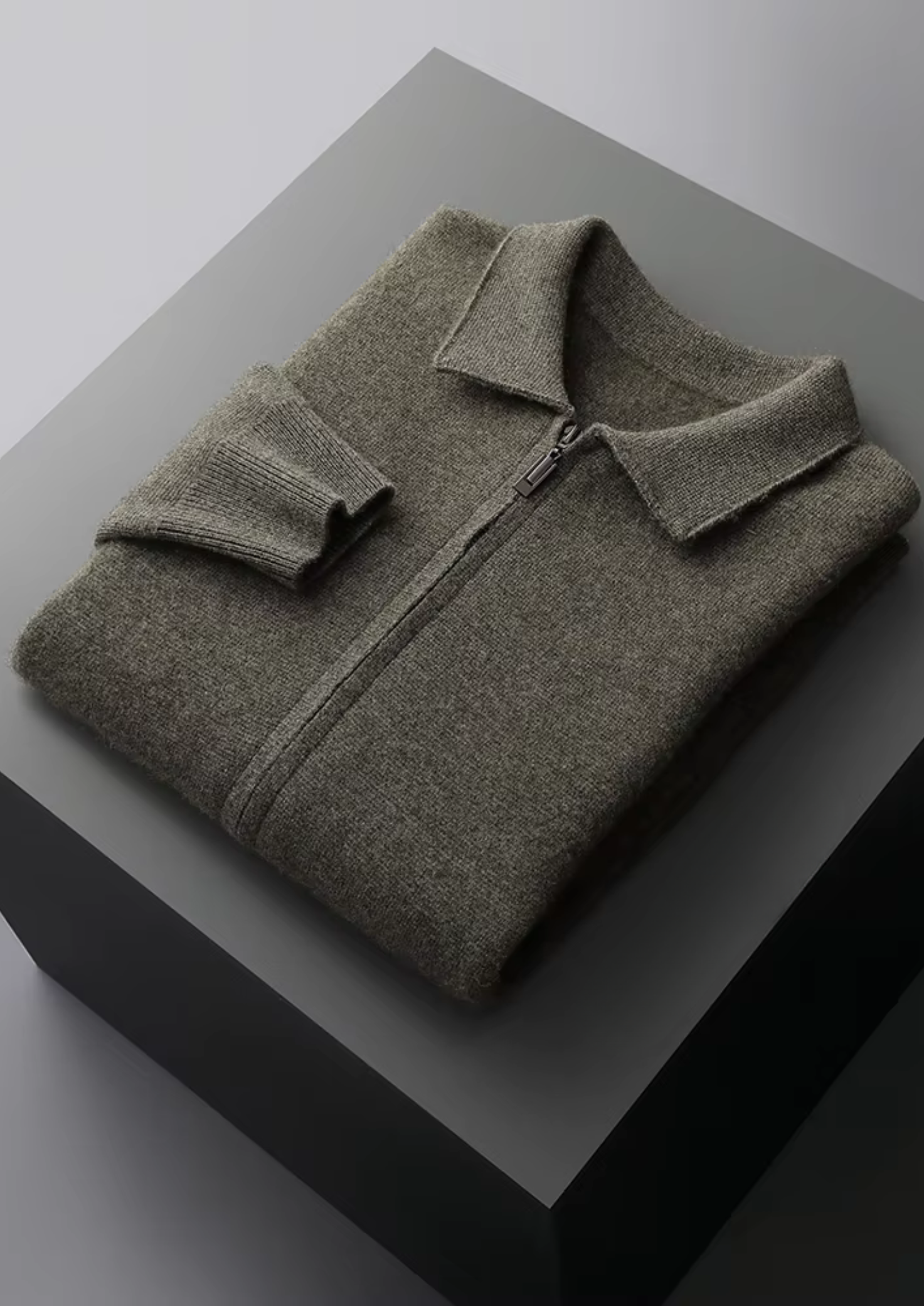 Cardigan Polo com Zíper em Lã Merino Extrafina Pura