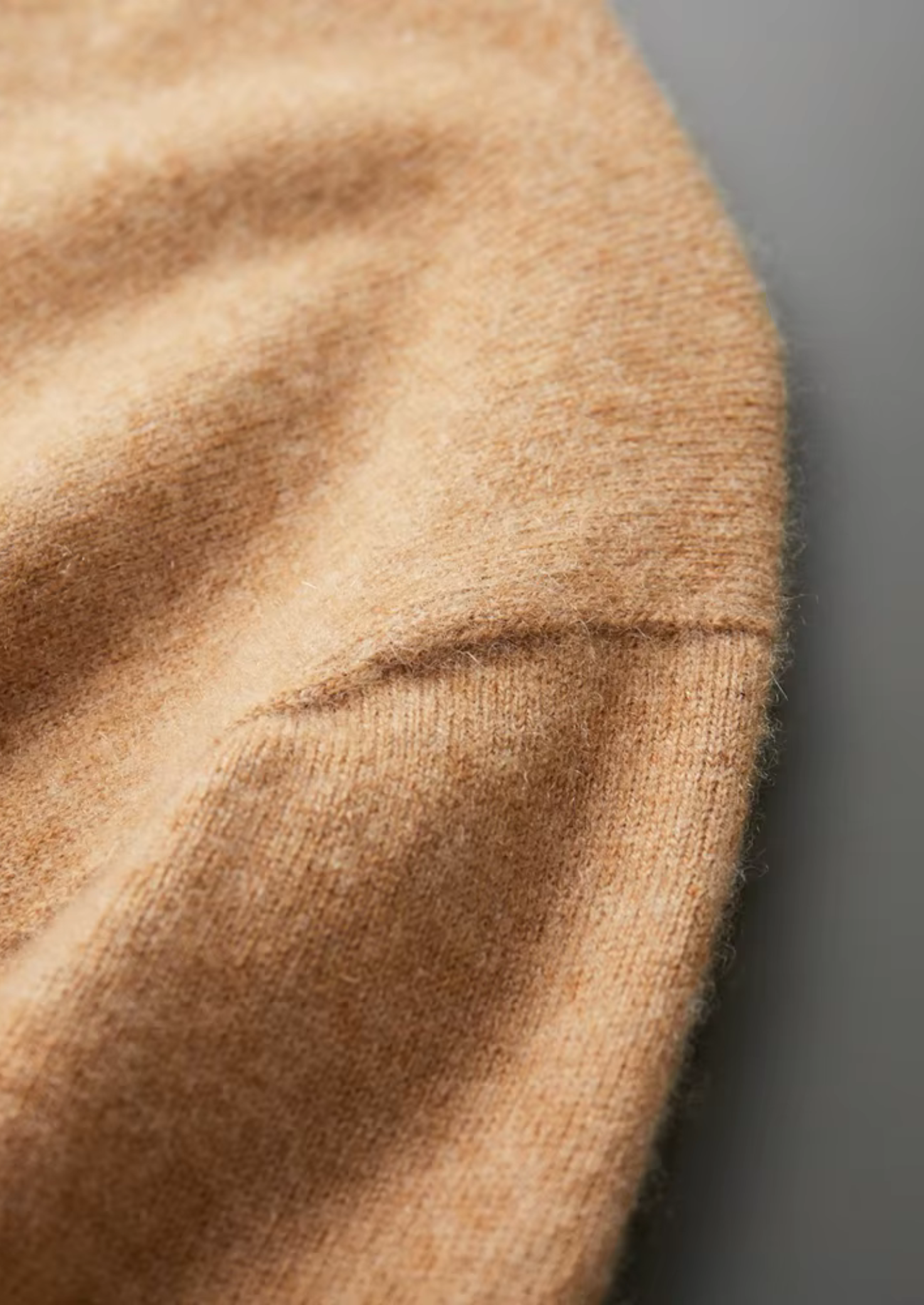 Camiseta Gola Alta em Cashmere Premium