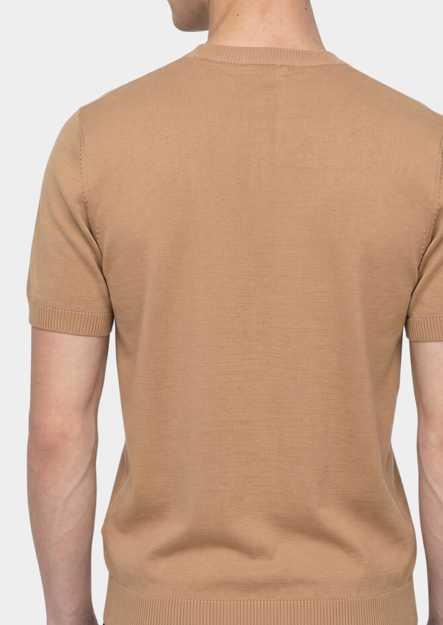 Camiseta Essencial Bege de Tricô Gola Careca