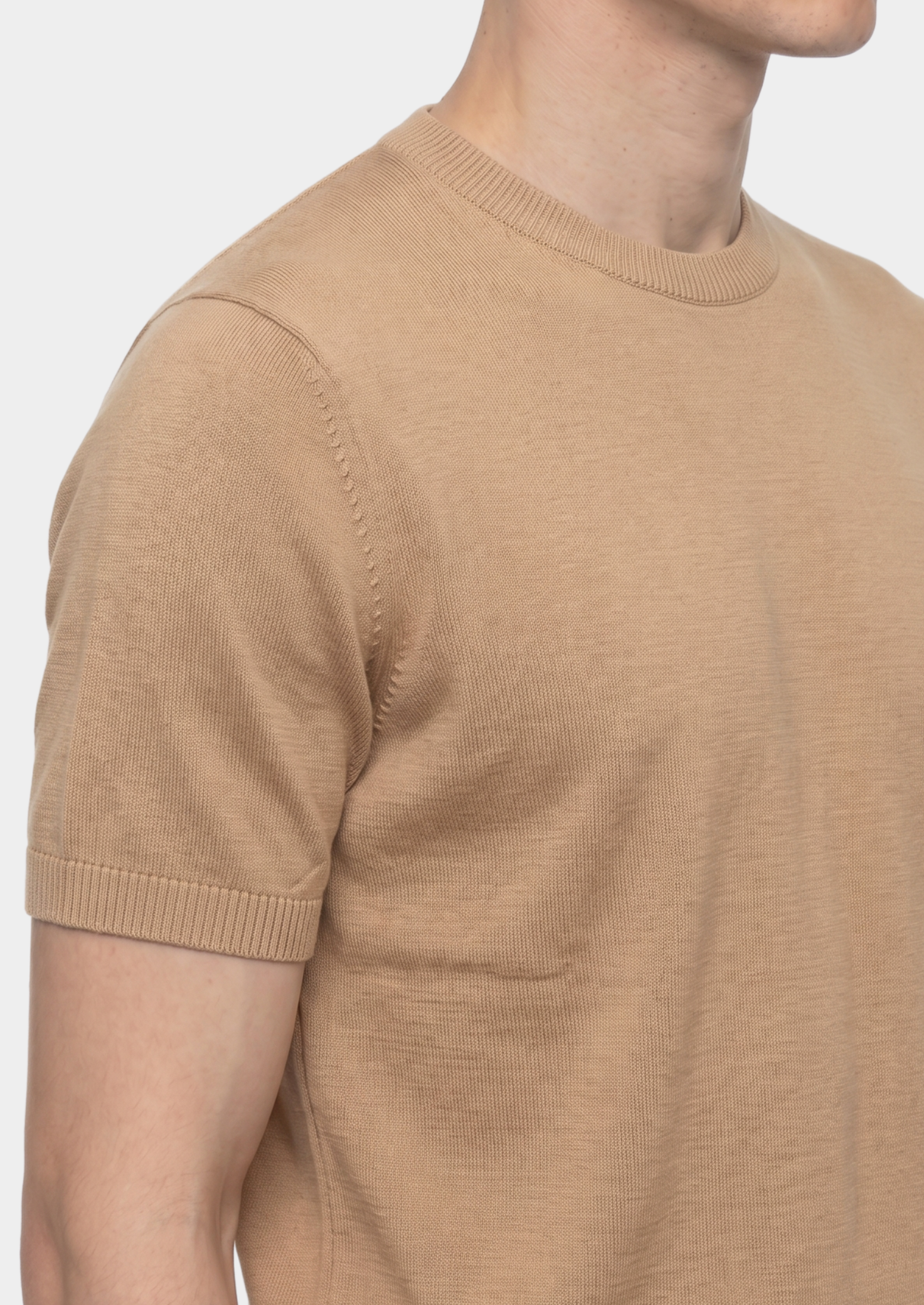 Camiseta Essencial Bege de Tricô Gola Careca