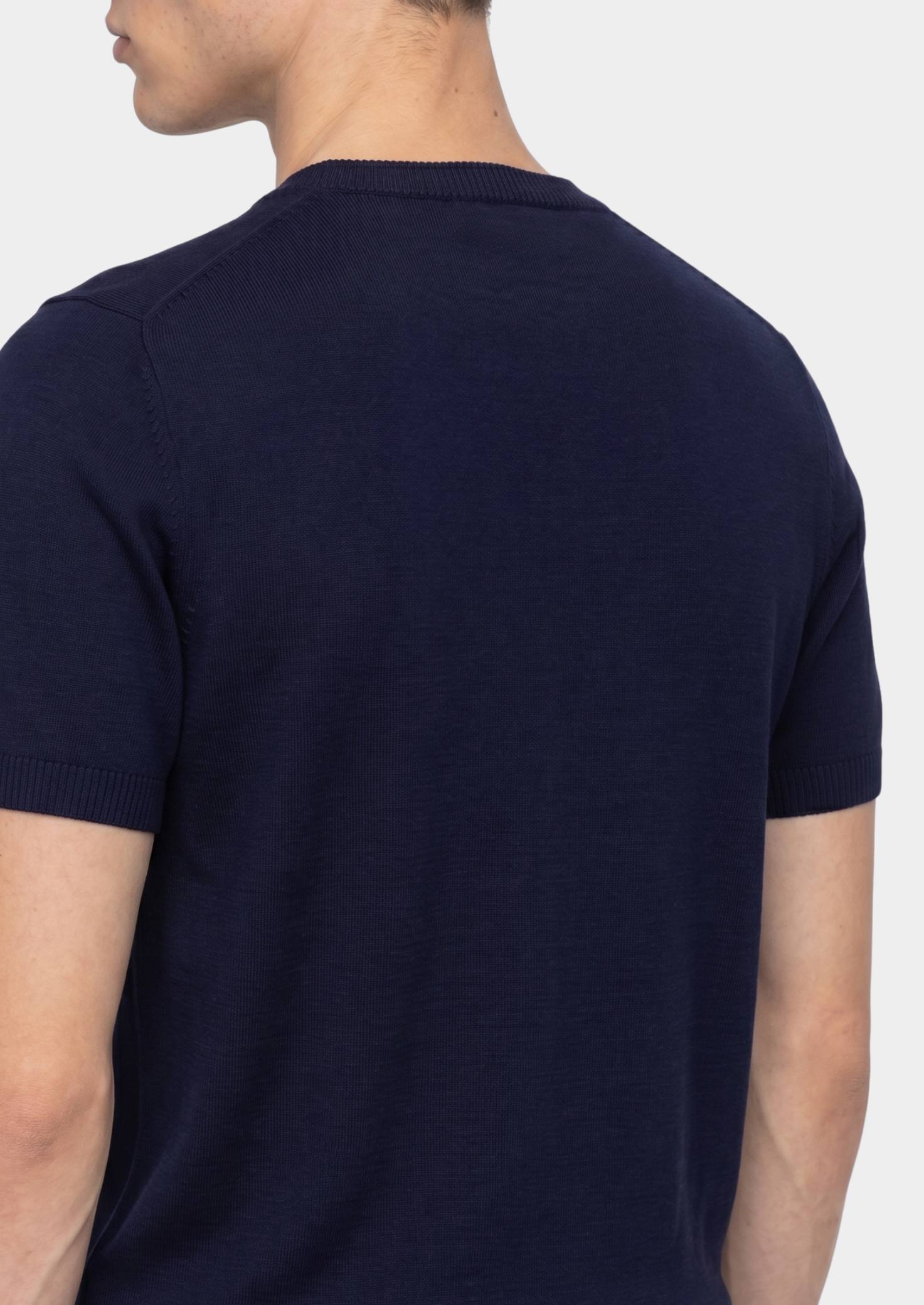 Camiseta Essencial Azul Marinho de Tricô Gola Careca