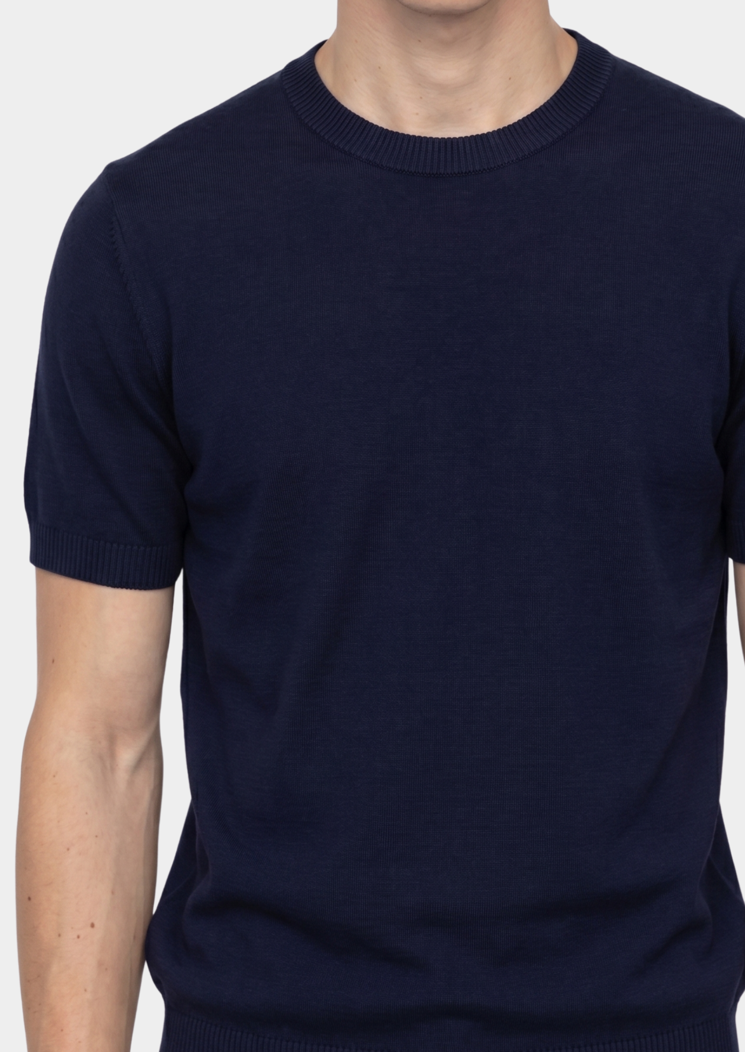 Camiseta Essencial Azul Marinho de Tricô Gola Careca