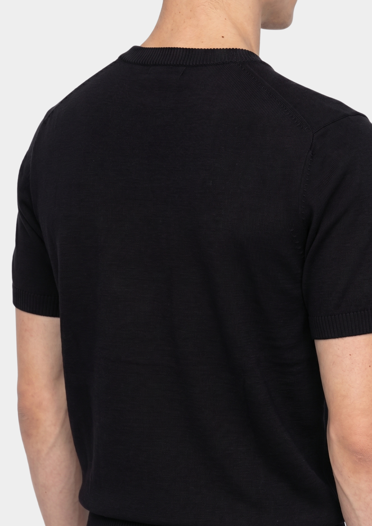 Camiseta Essencial Tricô Gola Careca Preta