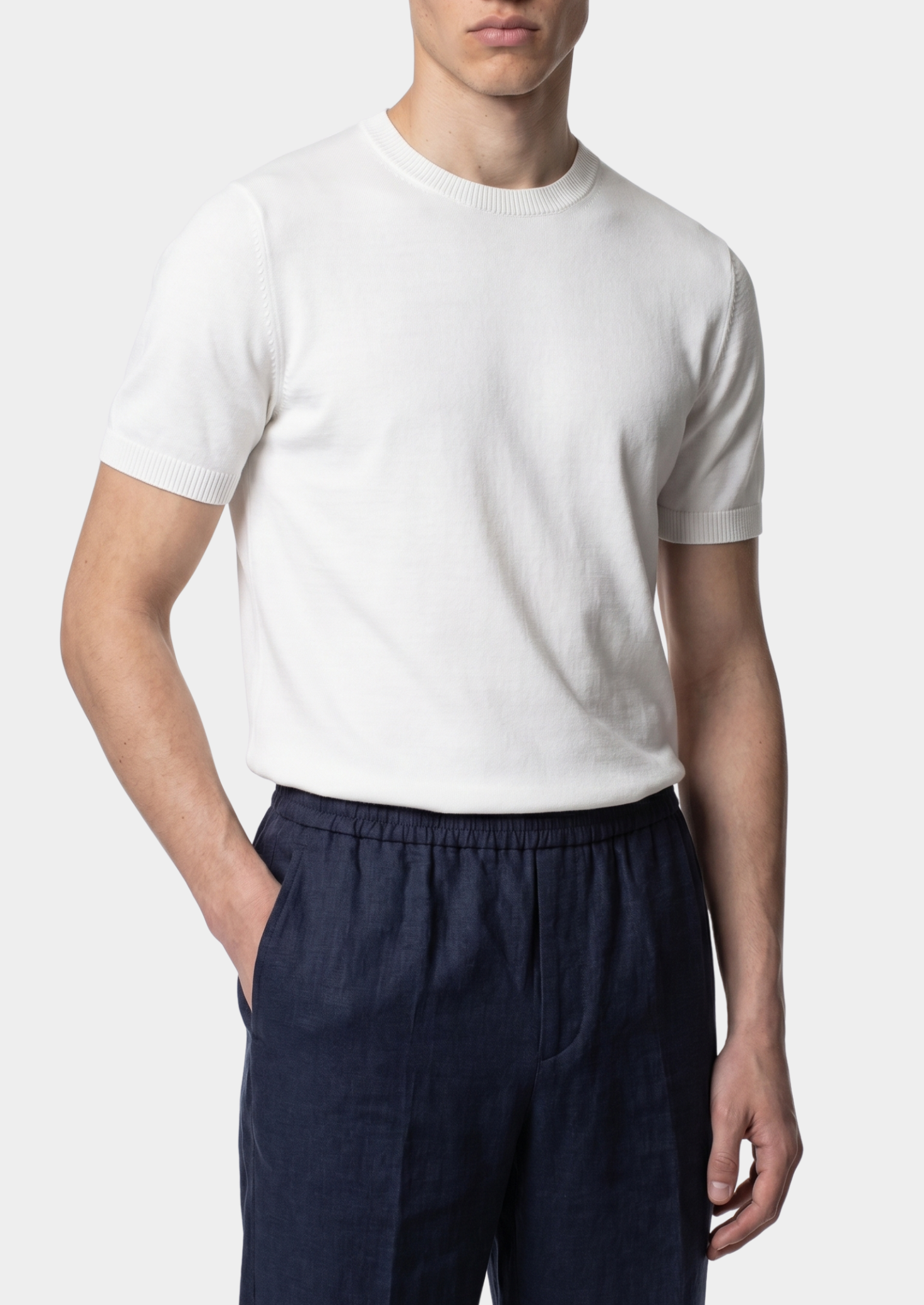 CAMISETA GOLA REDONDA BRANCA ESSENCIAL EM MALHA