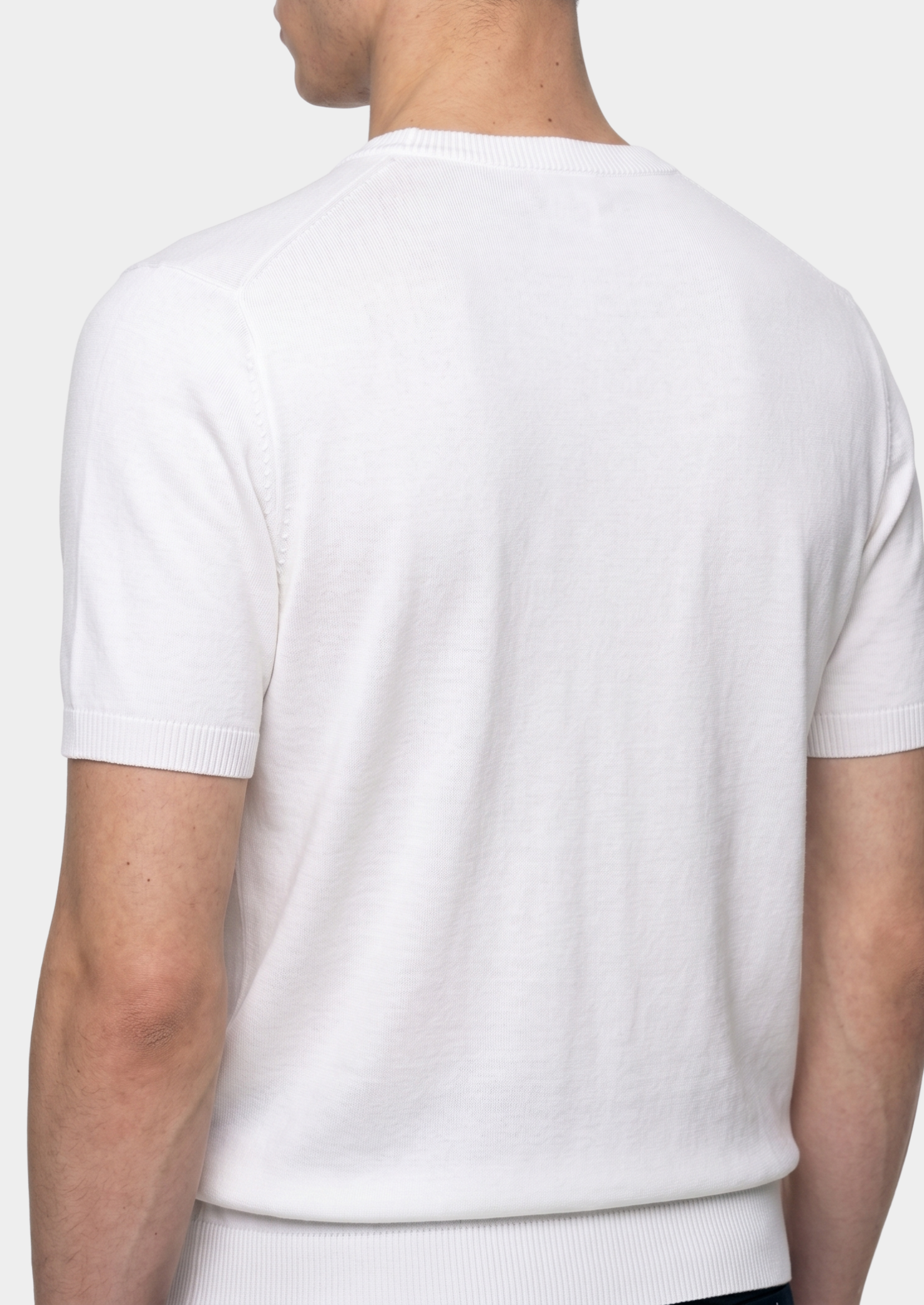 CAMISETA GOLA REDONDA BRANCA ESSENCIAL EM MALHA