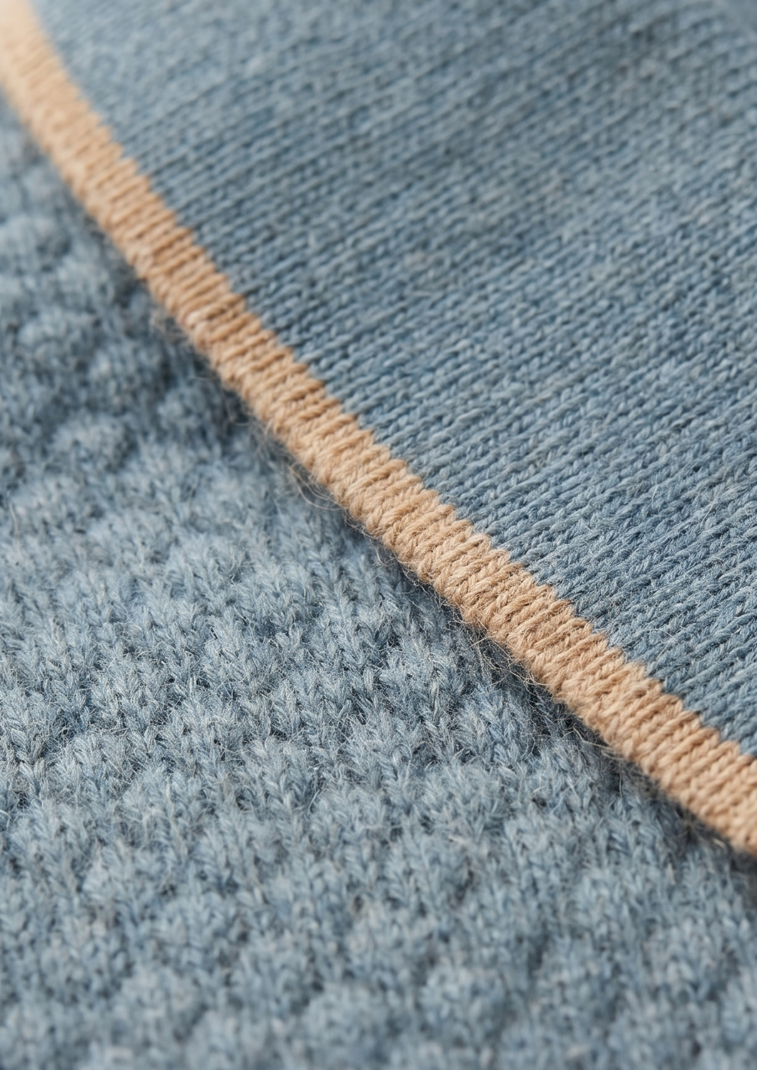 Polo Bicolor em Cashmere Premium Azul-Mar