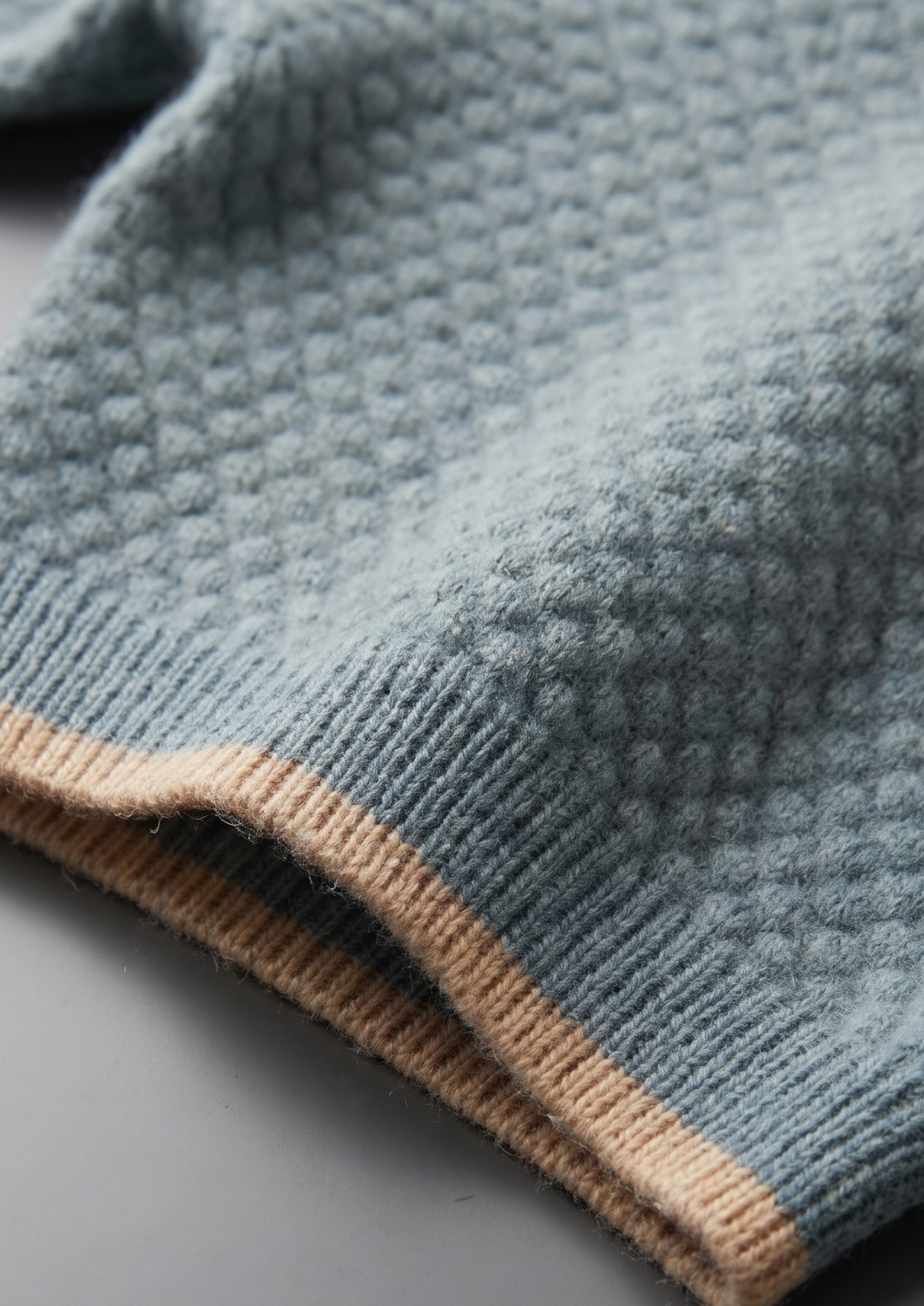 Polo Bicolor em Cashmere Premium Azul-Mar