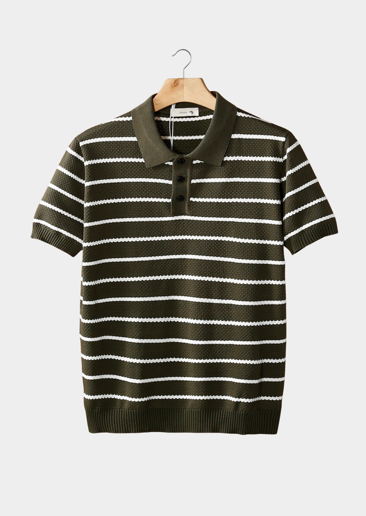 POLO VERDE OLIVA LISTRADO COM TEXTURA E BOTÕES