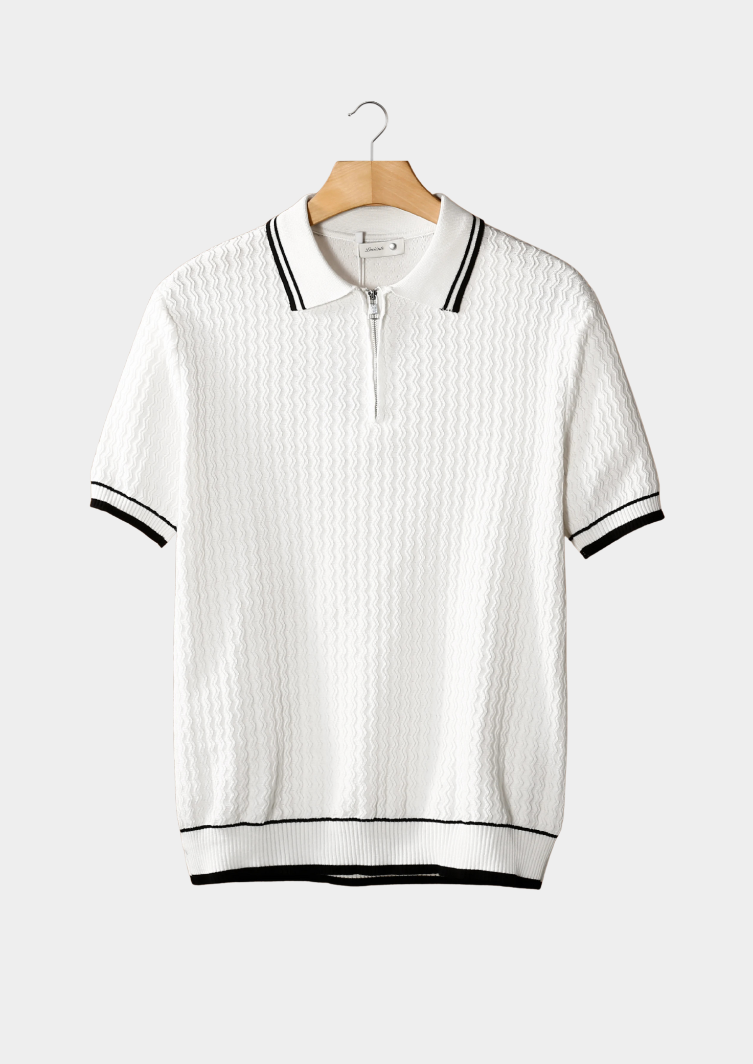 POLO BRANCA COM ZÍPER E TEXTURA ONDULADA